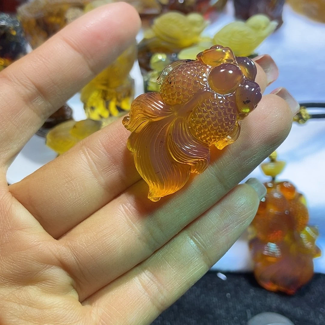 琥珀颈饰未镶嵌金鱼