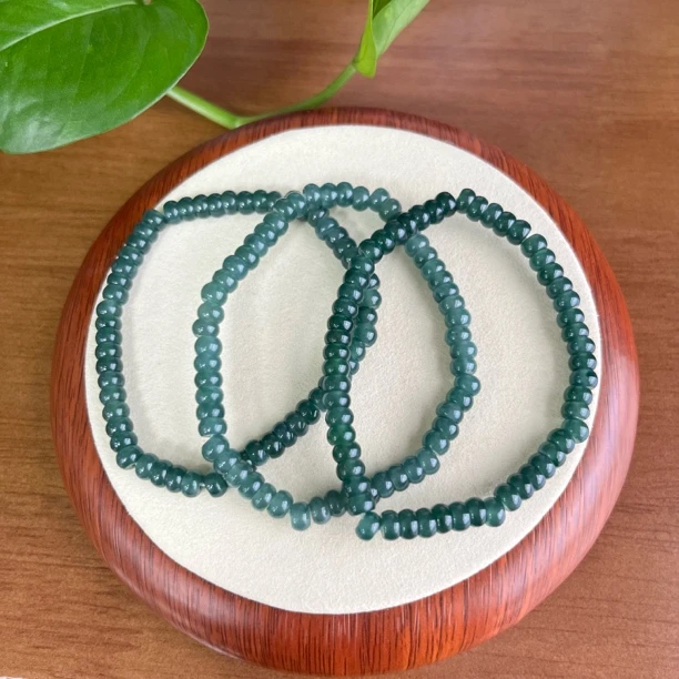 「算盘珠深55颗」天然A货翡翠卡5+（多样性发其一）