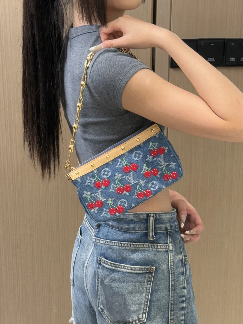 未使用 LouisVuitton/路易威登 展会外场 村上隆樱桃麻将包