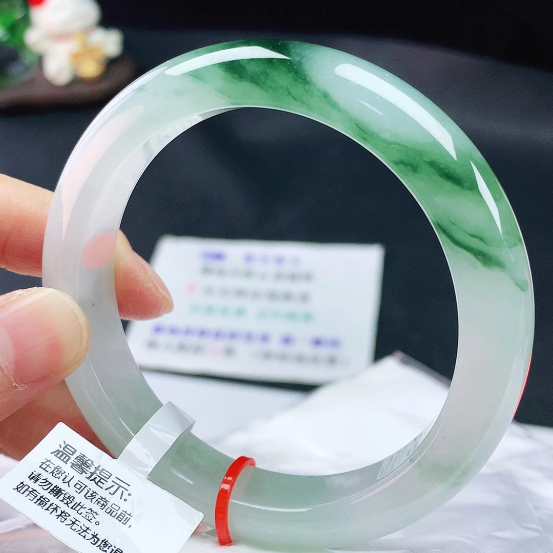 翡翠手镯未镶嵌59圈
