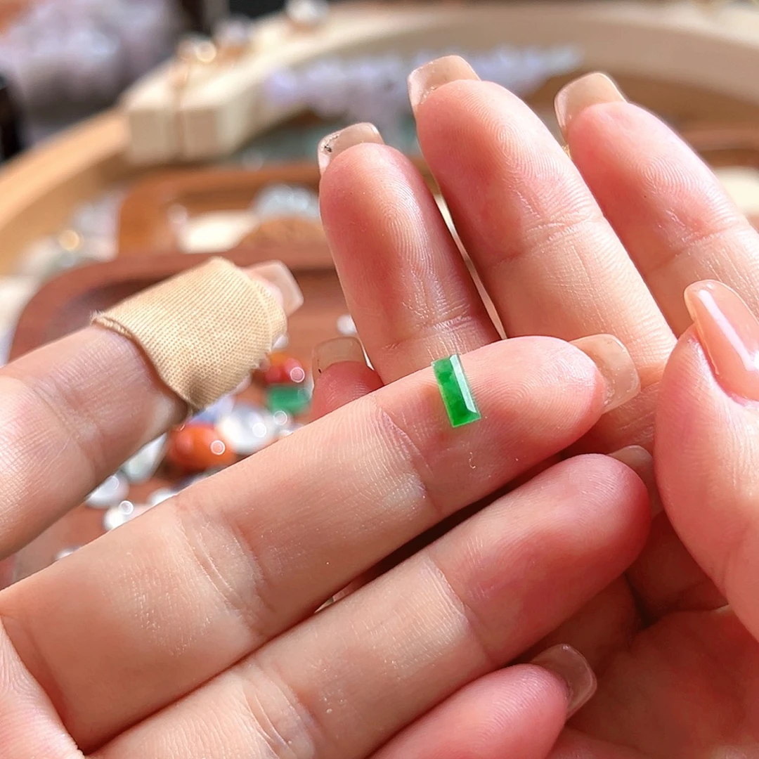 *****颈饰未镶嵌翡翠翡翠