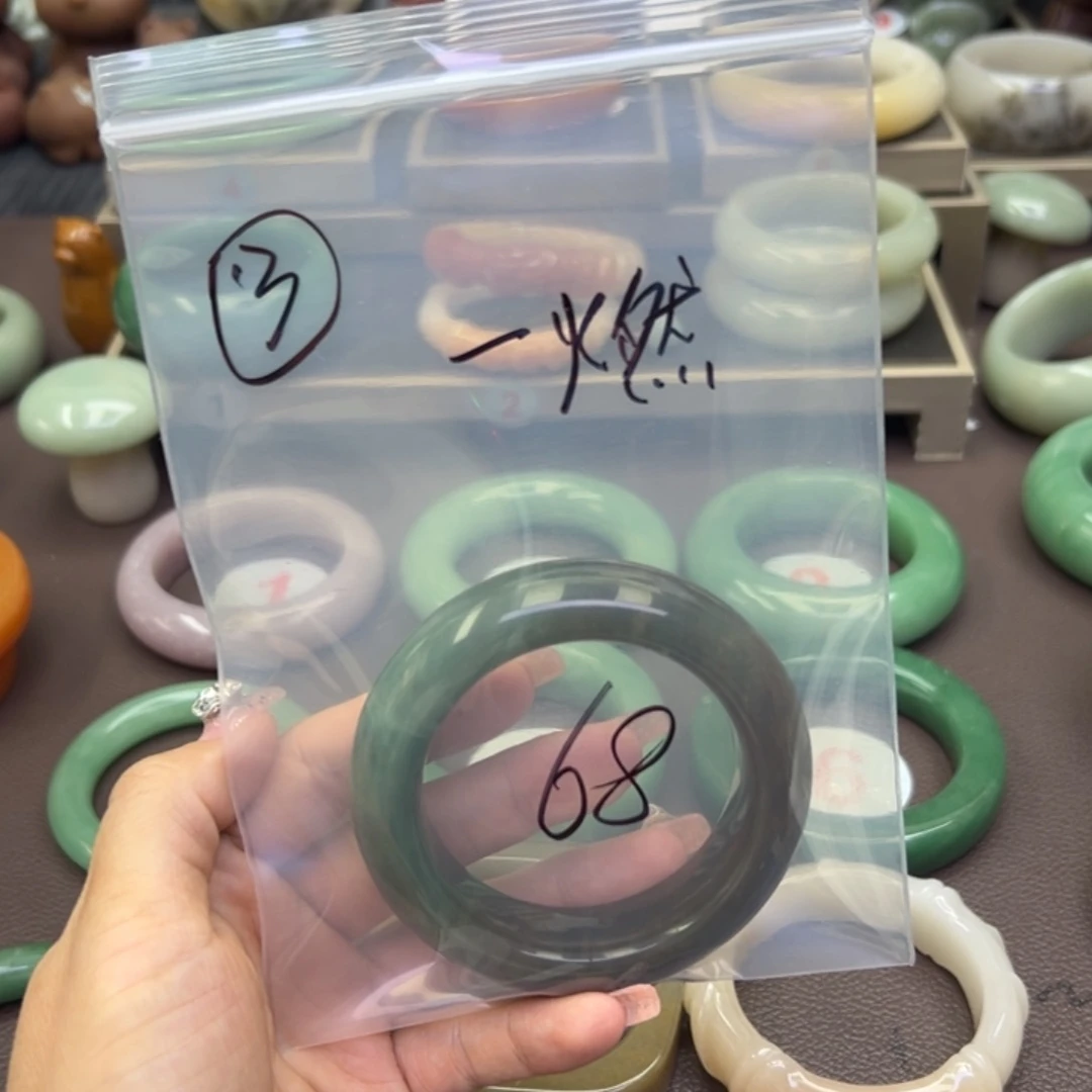 石英岩玉手镯未镶嵌一*?