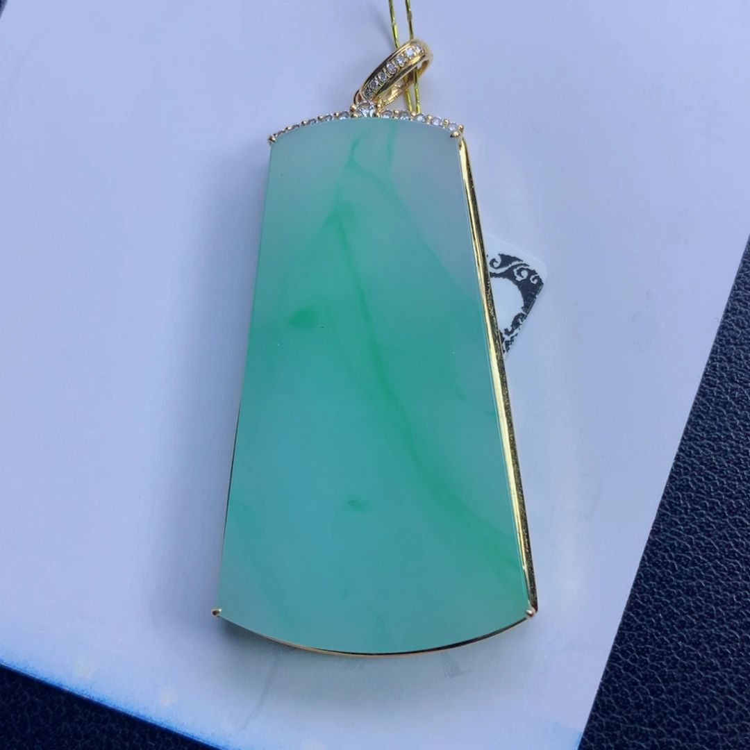 翡翠未镶嵌颈饰无事牌