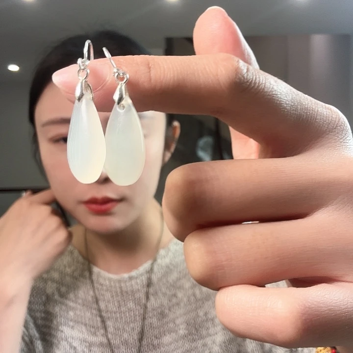 白***️未镶嵌蛇纹石玉颈饰