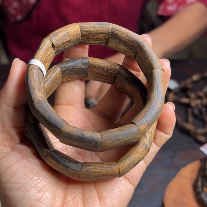 沉香手串乌身21克卡18多样性发1条