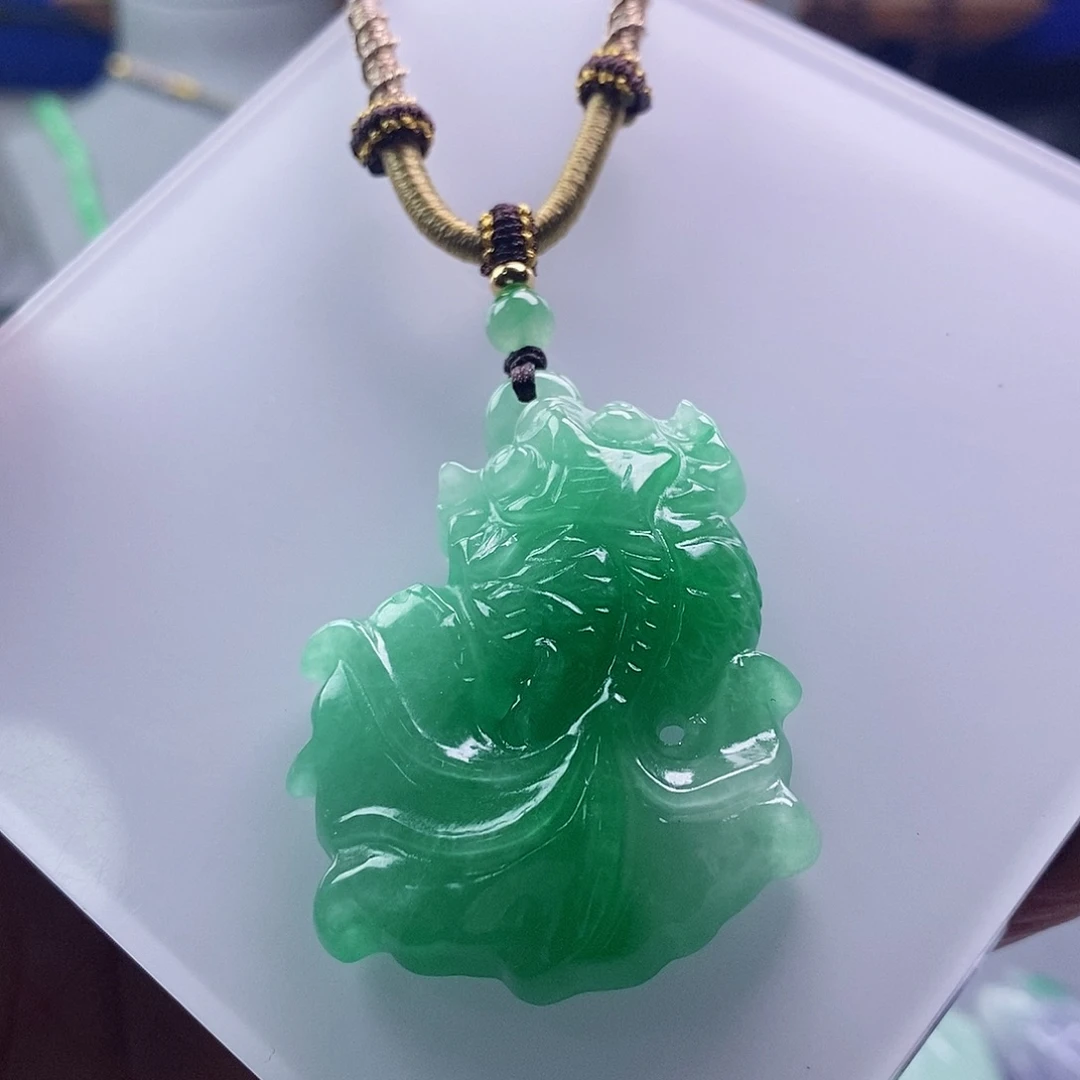 翡翠未镶嵌吊坠(赠链)
