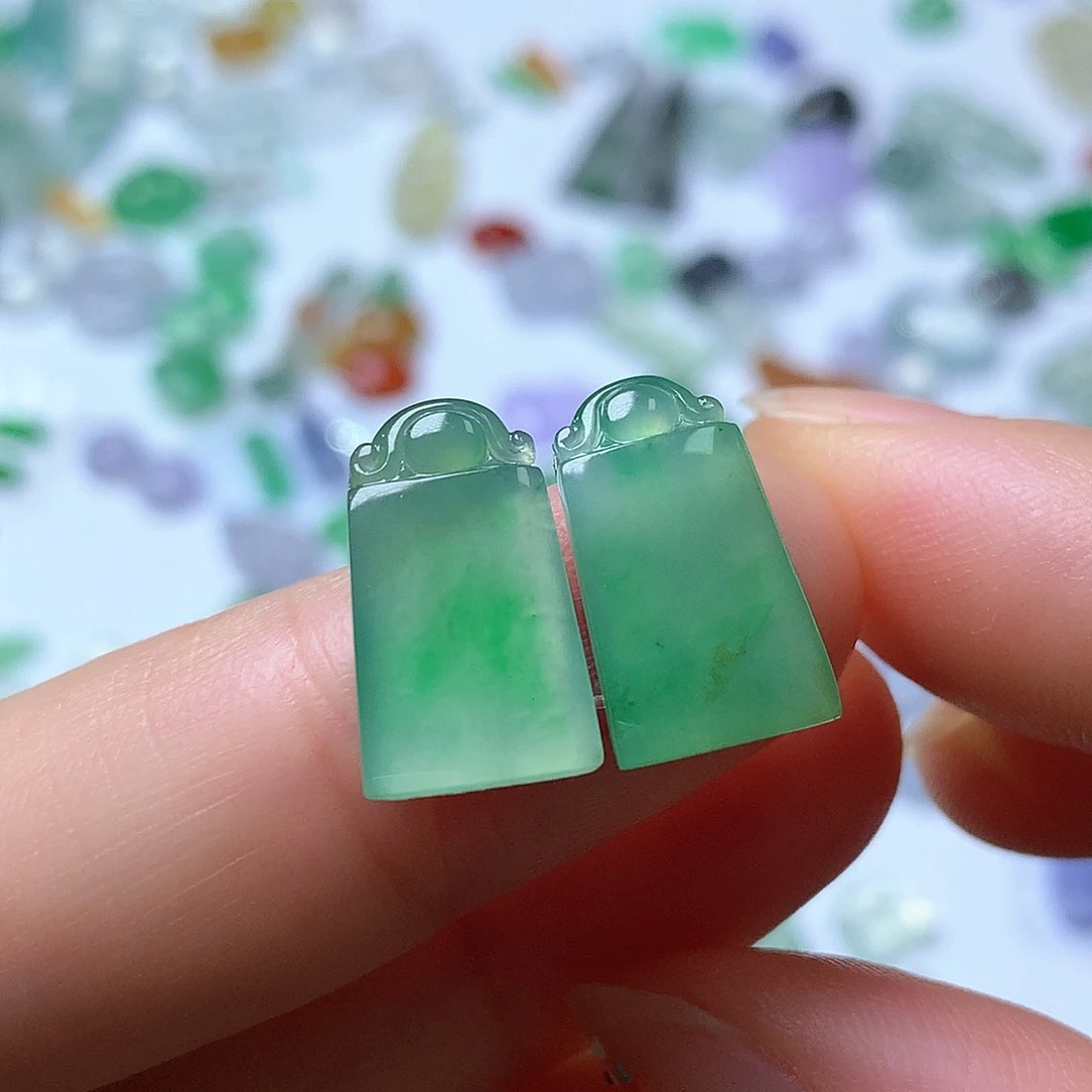 翡翠未镶嵌颈饰无事