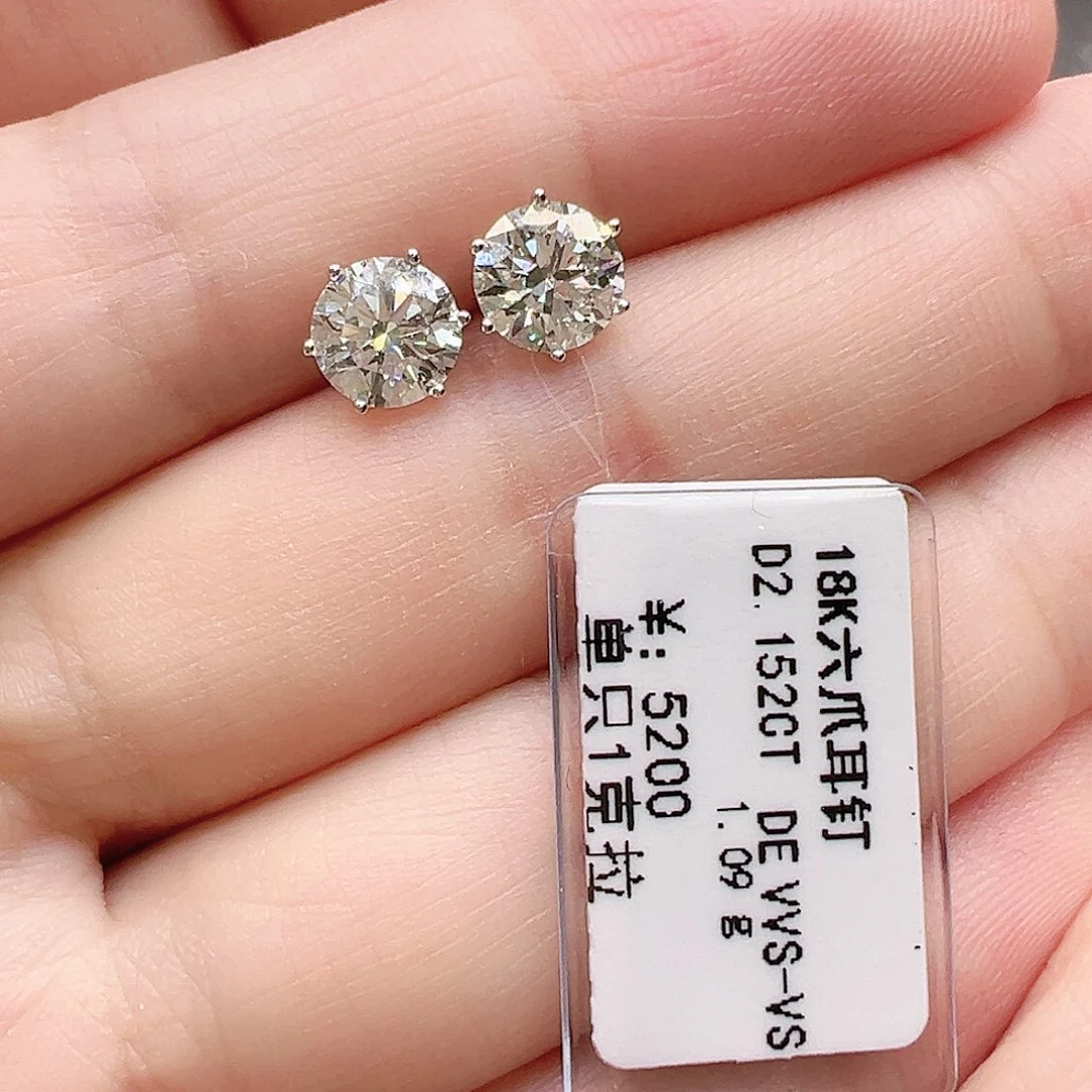 套链18K金镶嵌实验室培育钻石单颗1克拉，一对六爪耳钉k白