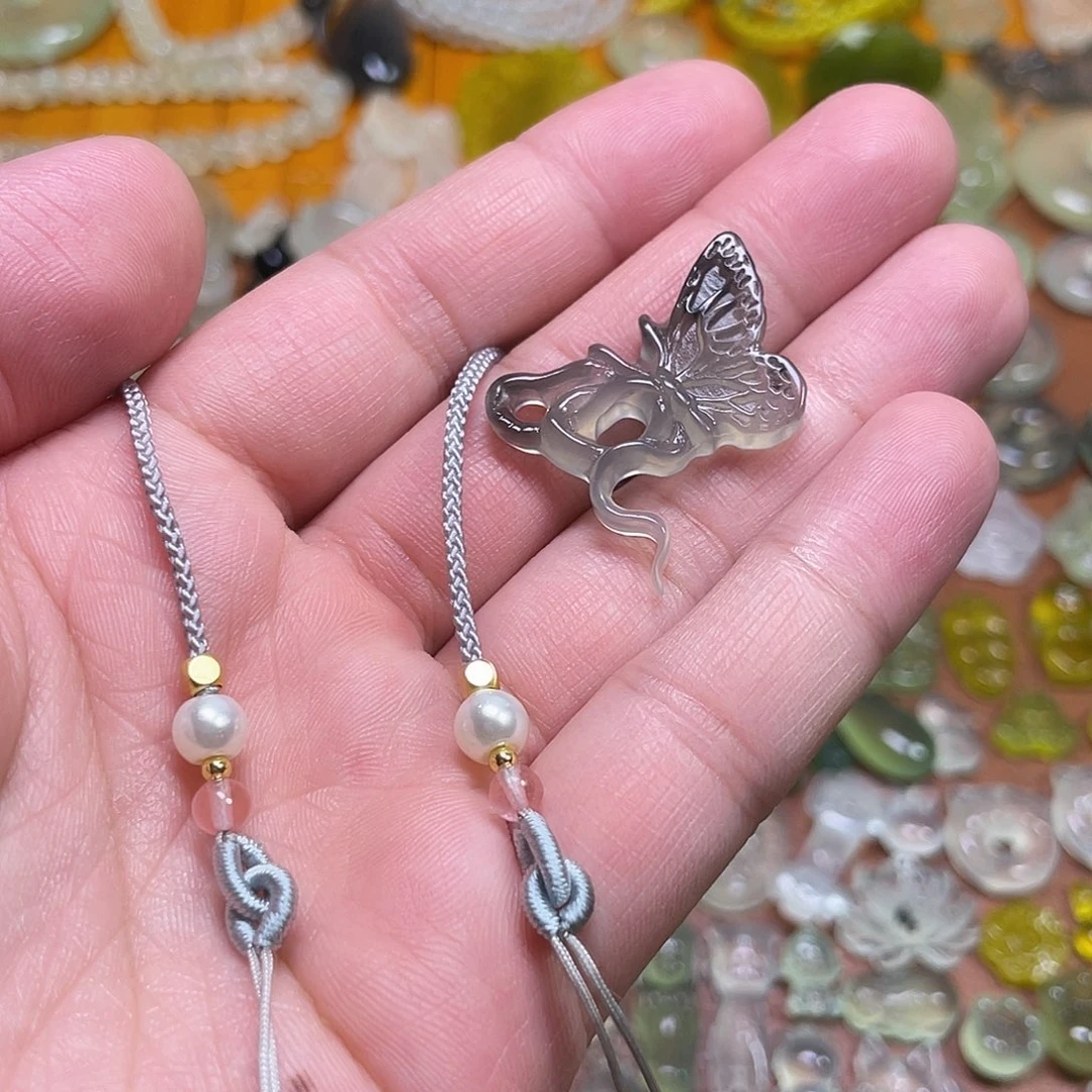 蛇纹石玉吊坠未镶嵌碳**机