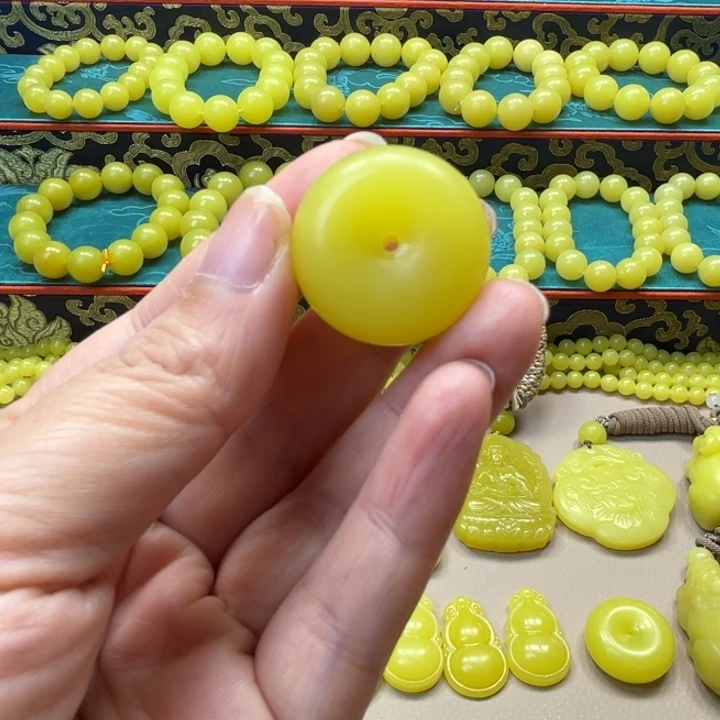润***子非金属新疆若羌黄口扣子