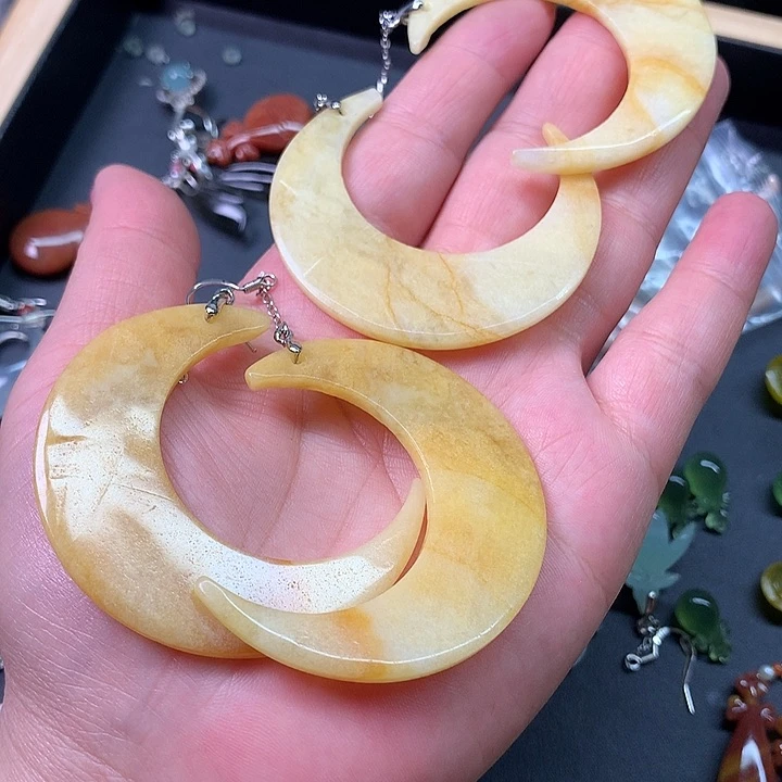 未镶嵌蛇纹石玉耳饰