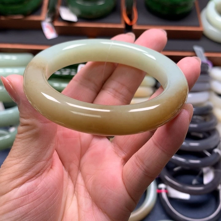 【闪购商品】未镶嵌手镯和田玉