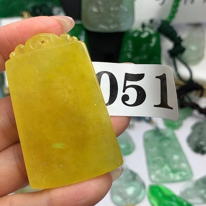 翡翠未镶嵌颈饰源头