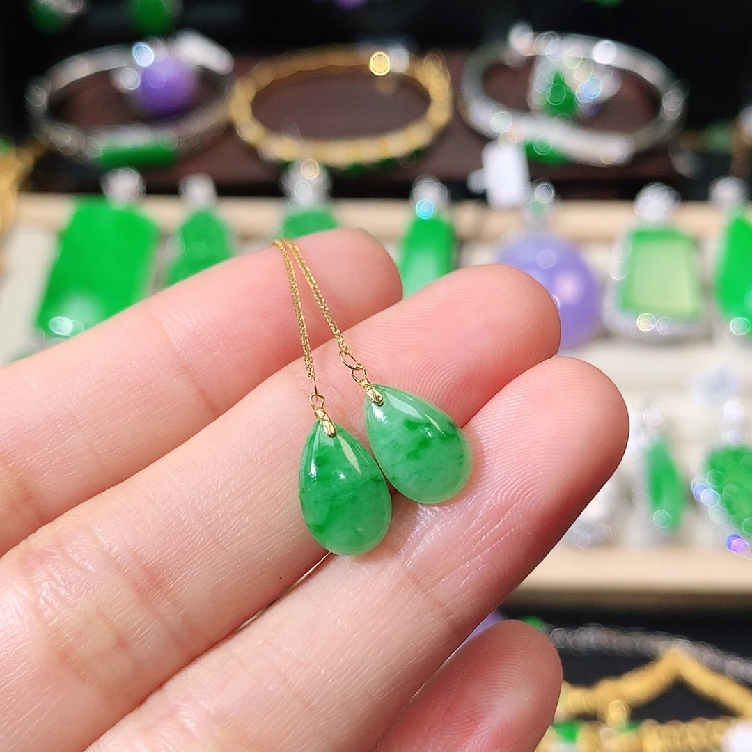 18K金镶嵌翡翠耳饰