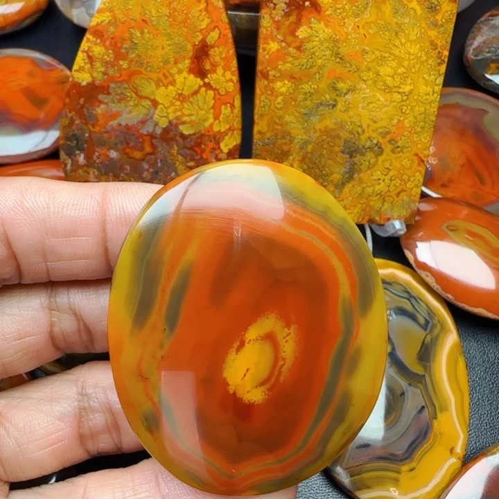 时***泉玛瑙/玉髓未镶嵌原矿玛瑙项链牌子