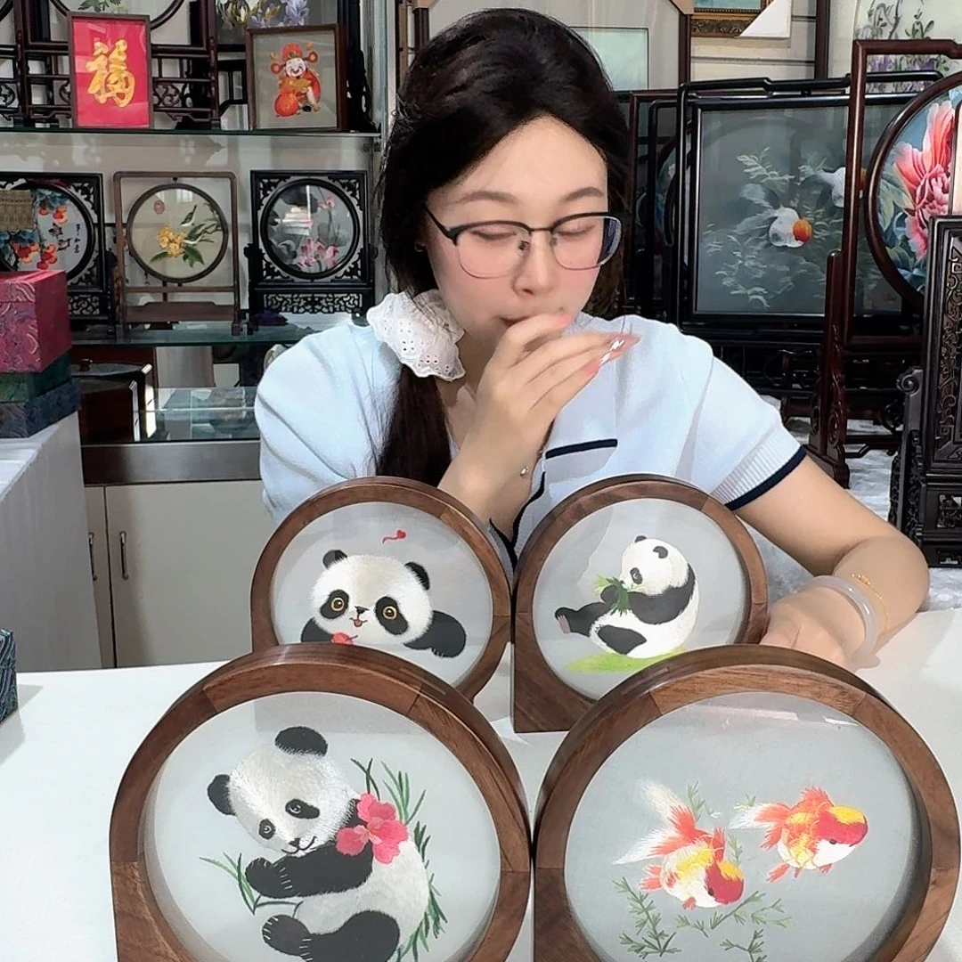 刺绣苏绣小摆台熊猫和鱼