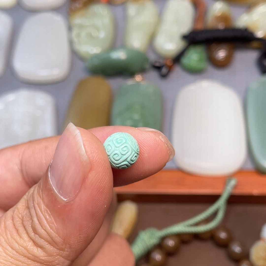 绿松石颈饰未镶嵌