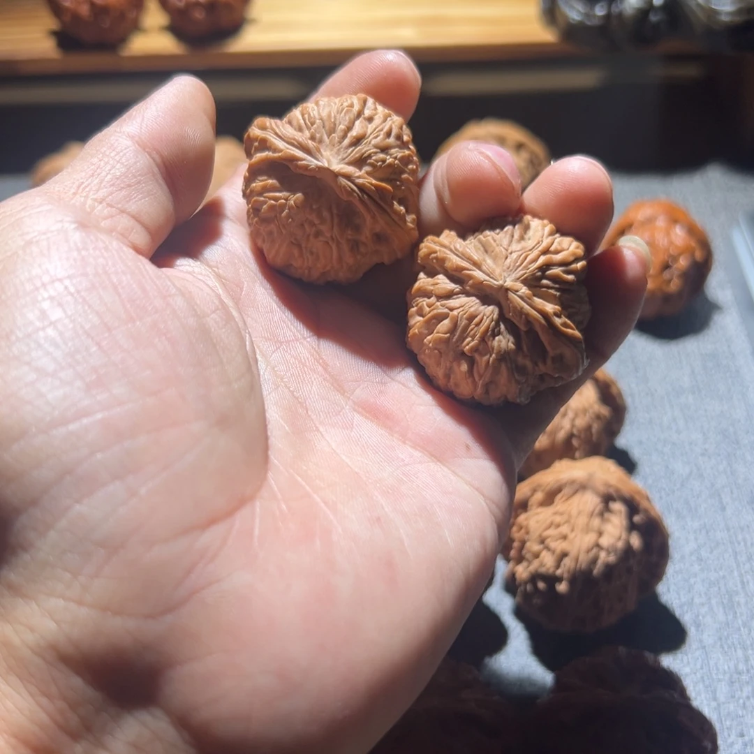 坐***山文玩核桃手玩把件