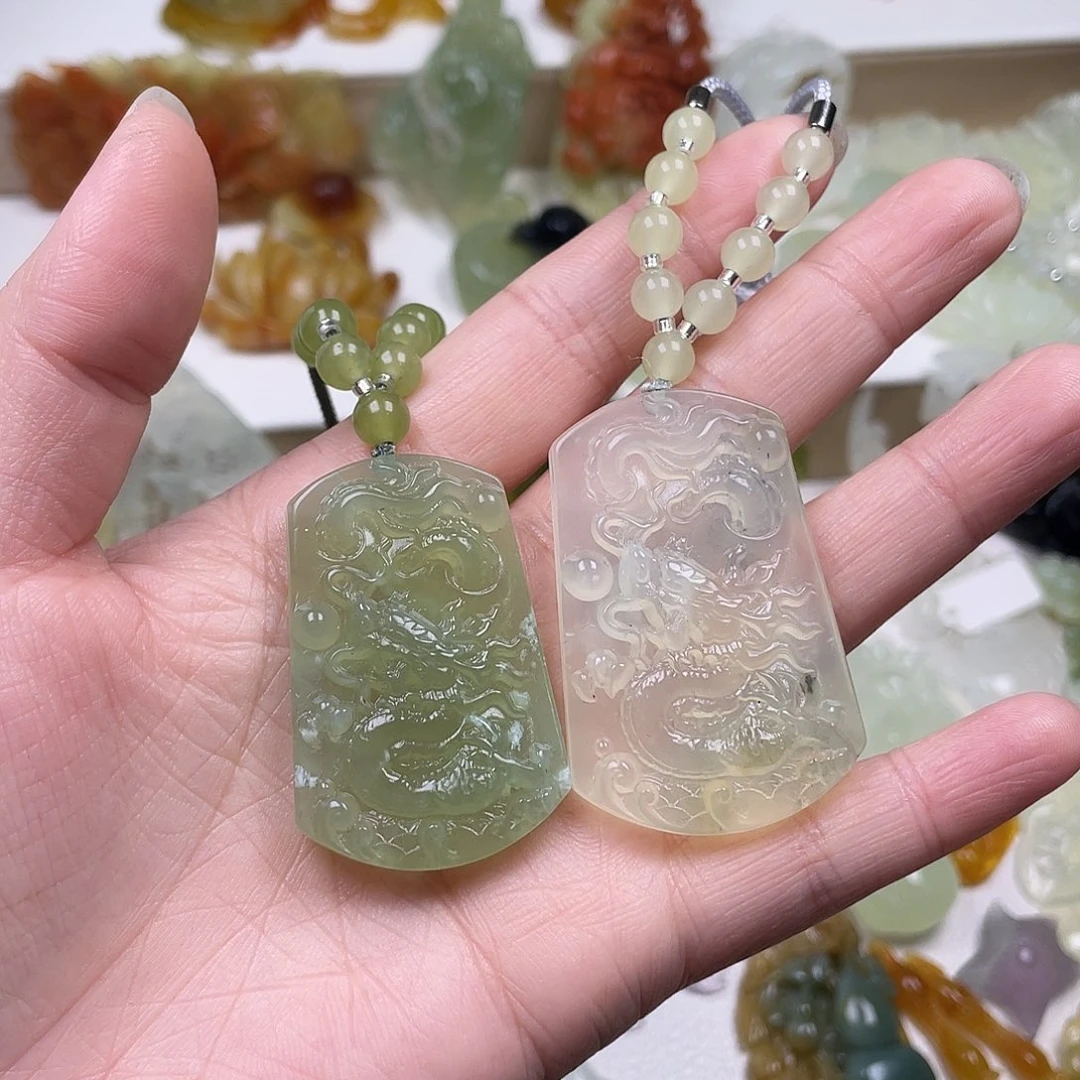 我***乐蛇纹石玉未镶嵌颈饰