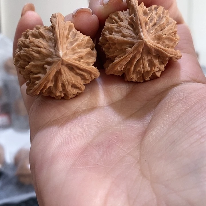文玩核桃吊坠34mm盘山三棱