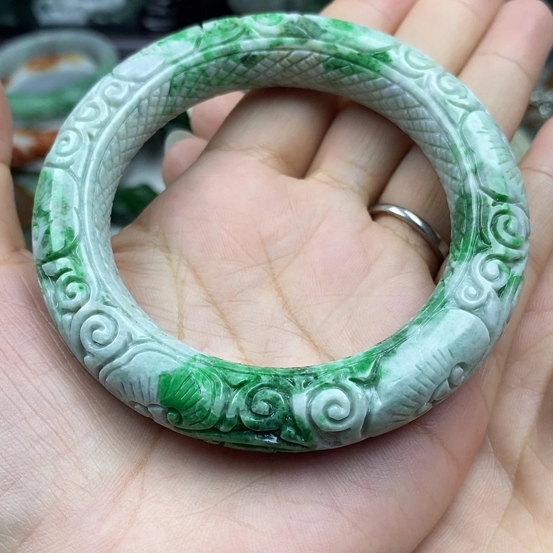颈饰未镶嵌翡翠赵****心手镯