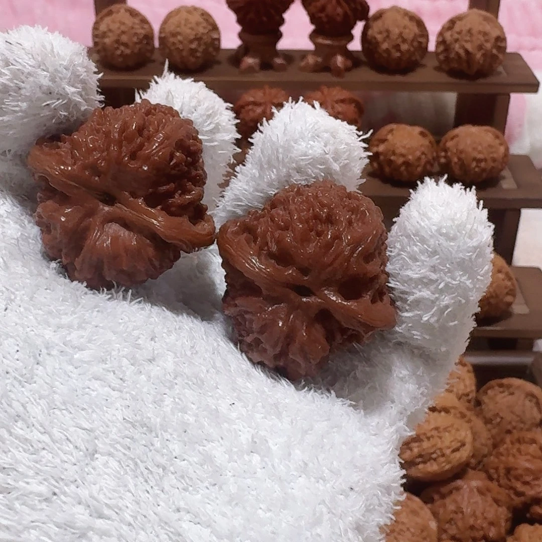 文玩核桃吊坠蚂蚁沟