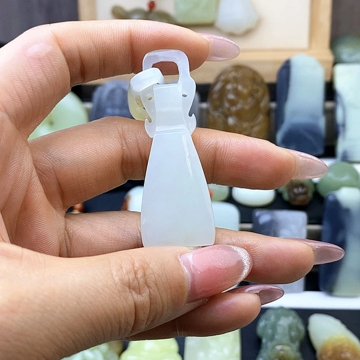 和田玉未镶嵌颈饰时来运转精美吊坠