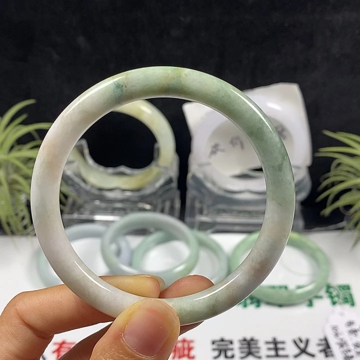 翡翠未镶嵌手镯43号。56.8圈