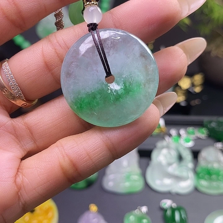 翡翠未镶嵌吊坠(赠链)