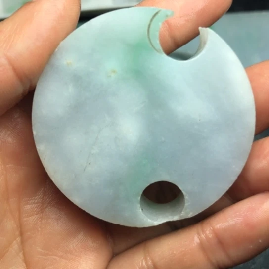 翡翠未镶嵌颈饰裸石