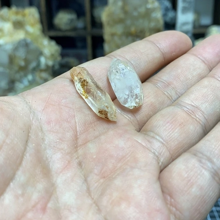 水晶水晶柱未镶嵌芙*?