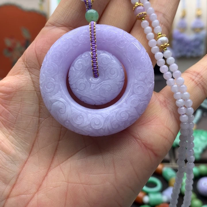 翡翠未镶嵌吊坠(赠链)