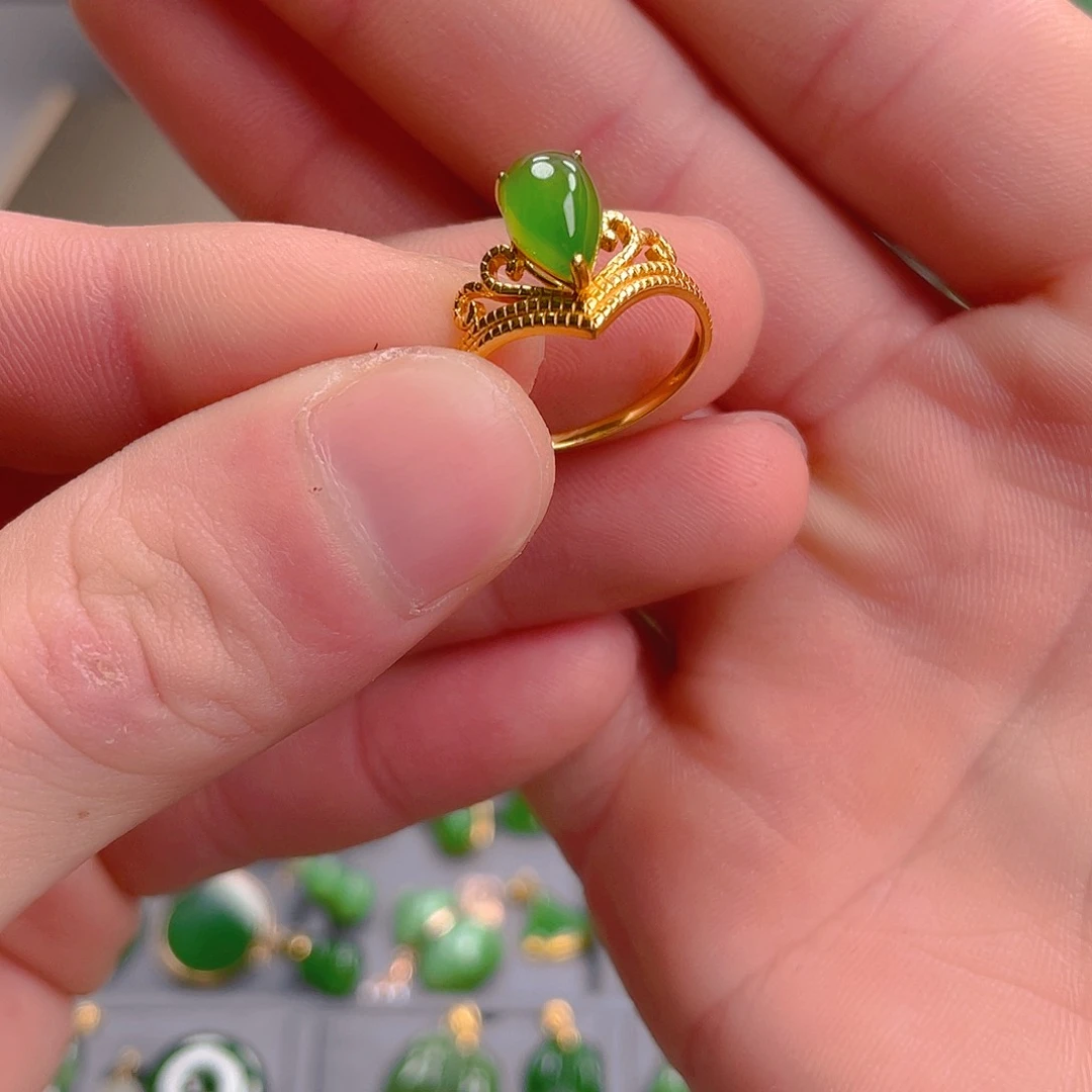 和田玉（碧玉）戒指18K金镶嵌1980