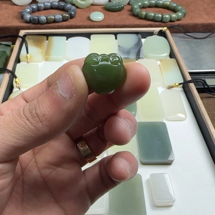 和田玉颈饰未镶嵌