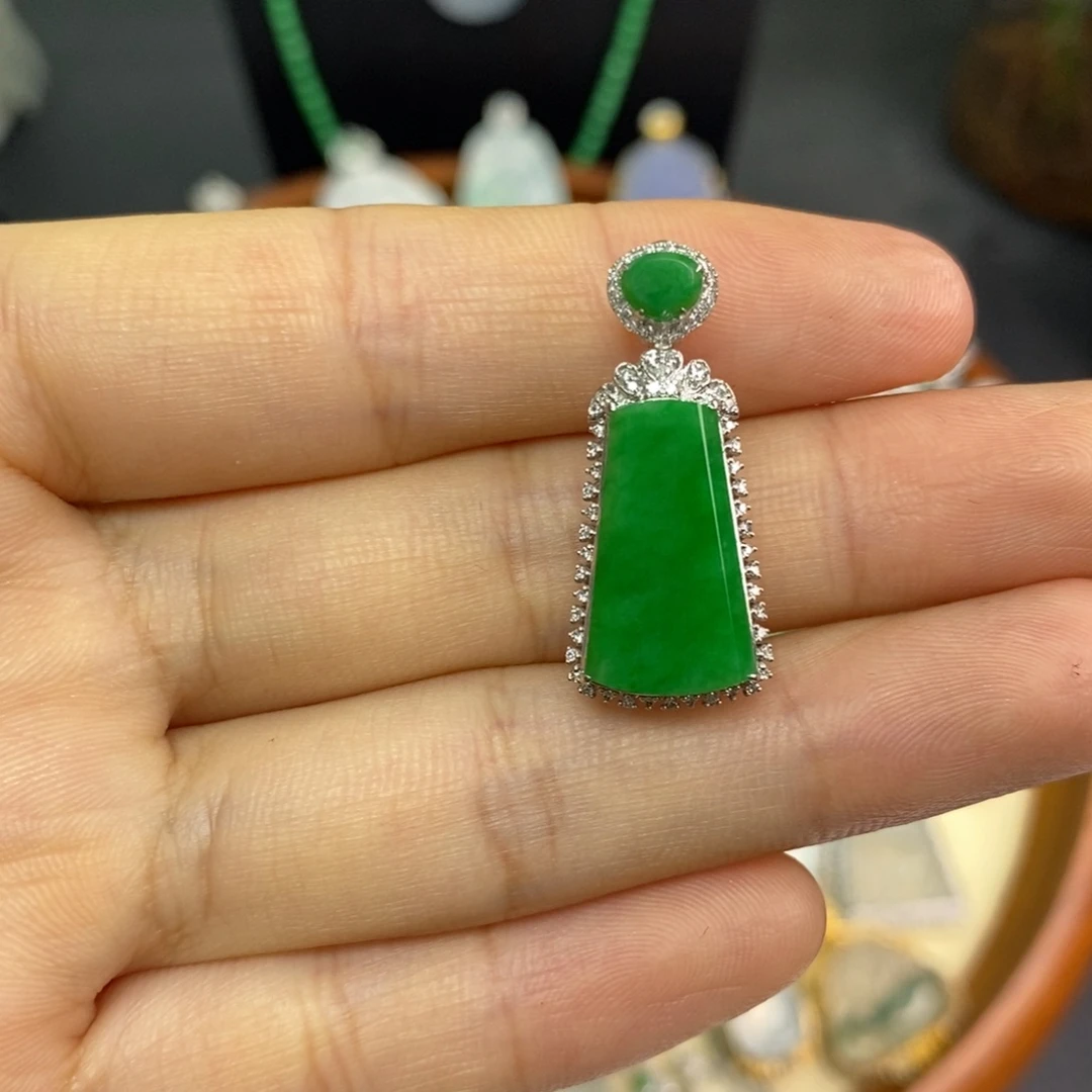 翡翠18K金镶嵌耳饰翡翠