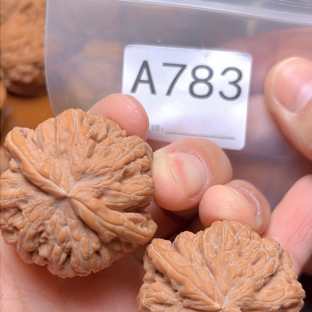 文玩核桃吊坠44大粗筋