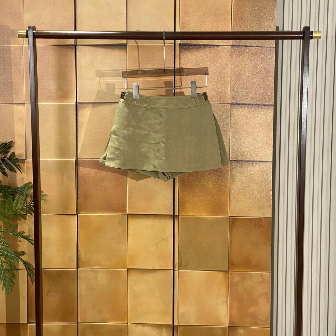 99新 LOEWE/罗意威 浅棕色金属logo短裤裙/34码/28952