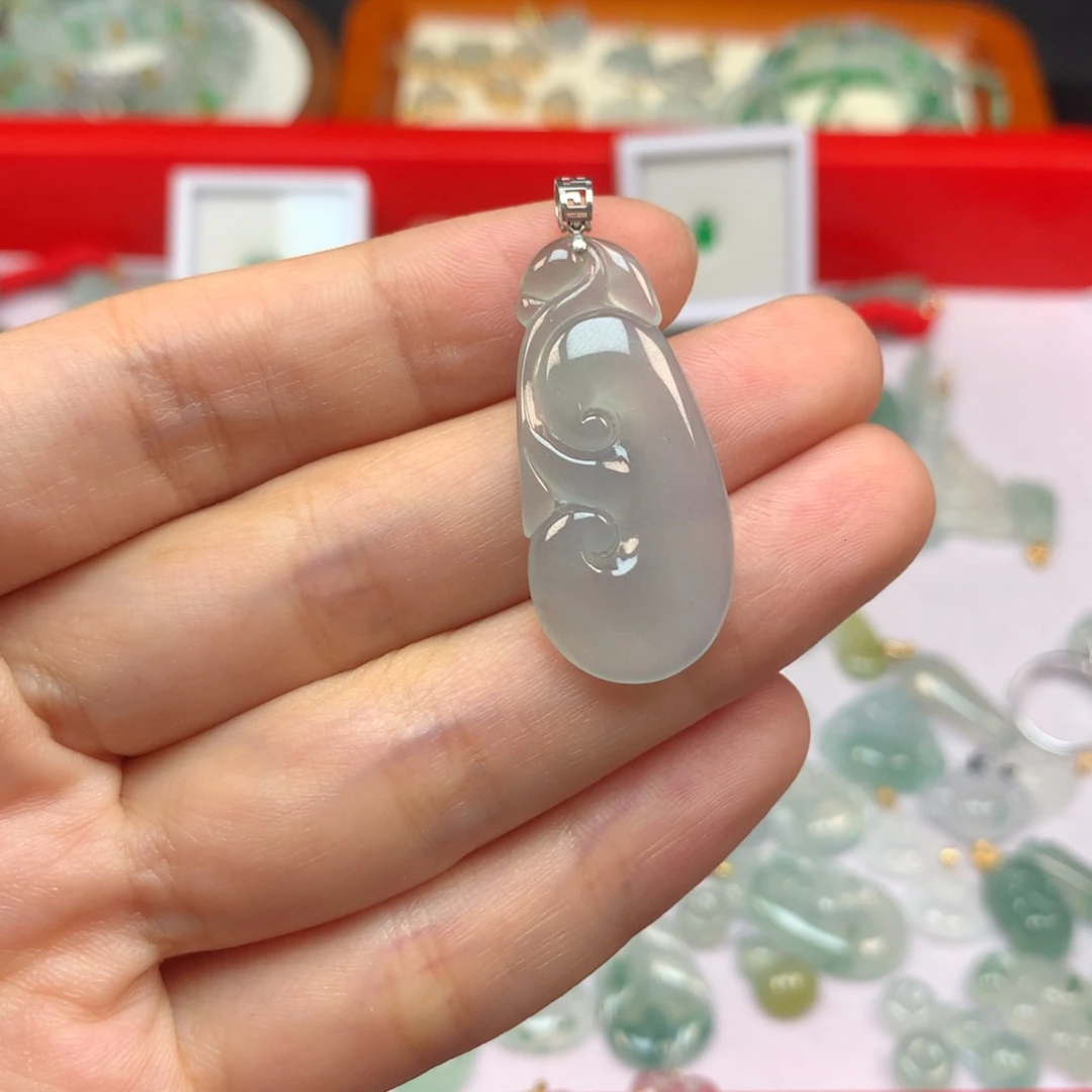 【闪购商品】吊坠(不含链)18K金镶嵌翡翠如意