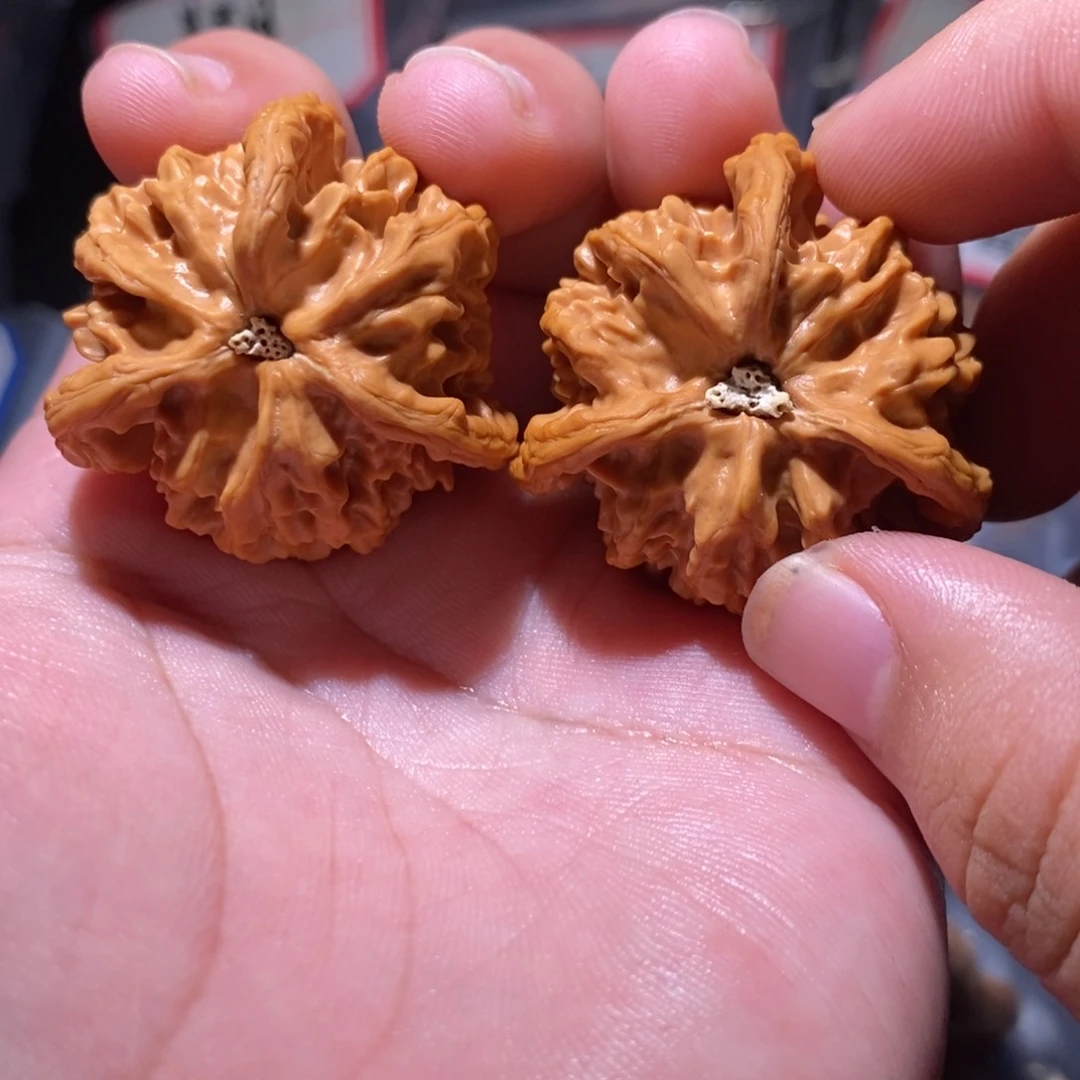 锦***司文玩核桃吊坠盘山三棱