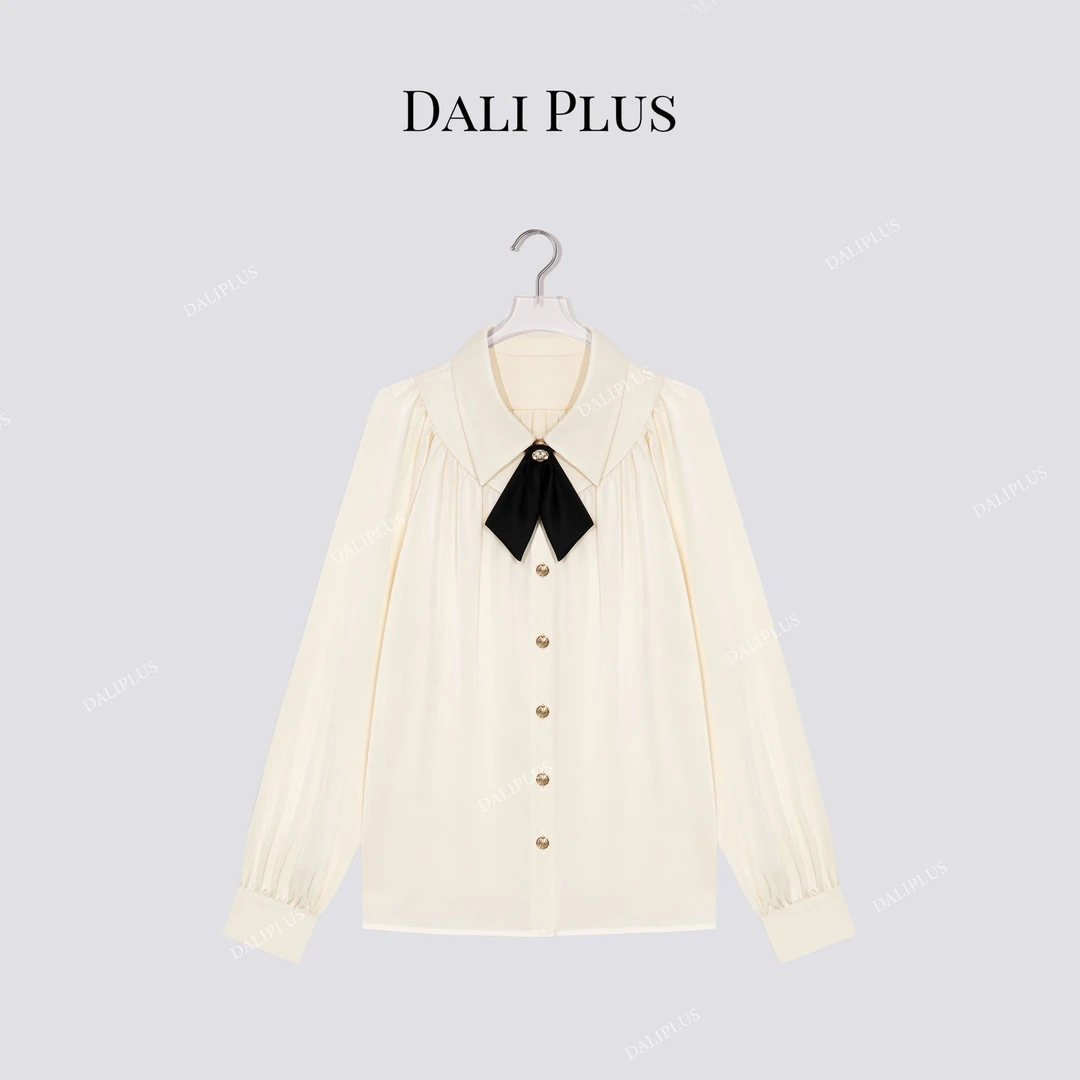 DALI PLUS重磅缎面醋酸高级香槟色蝴蝶结插肩袖衬衫-D5SZ8147