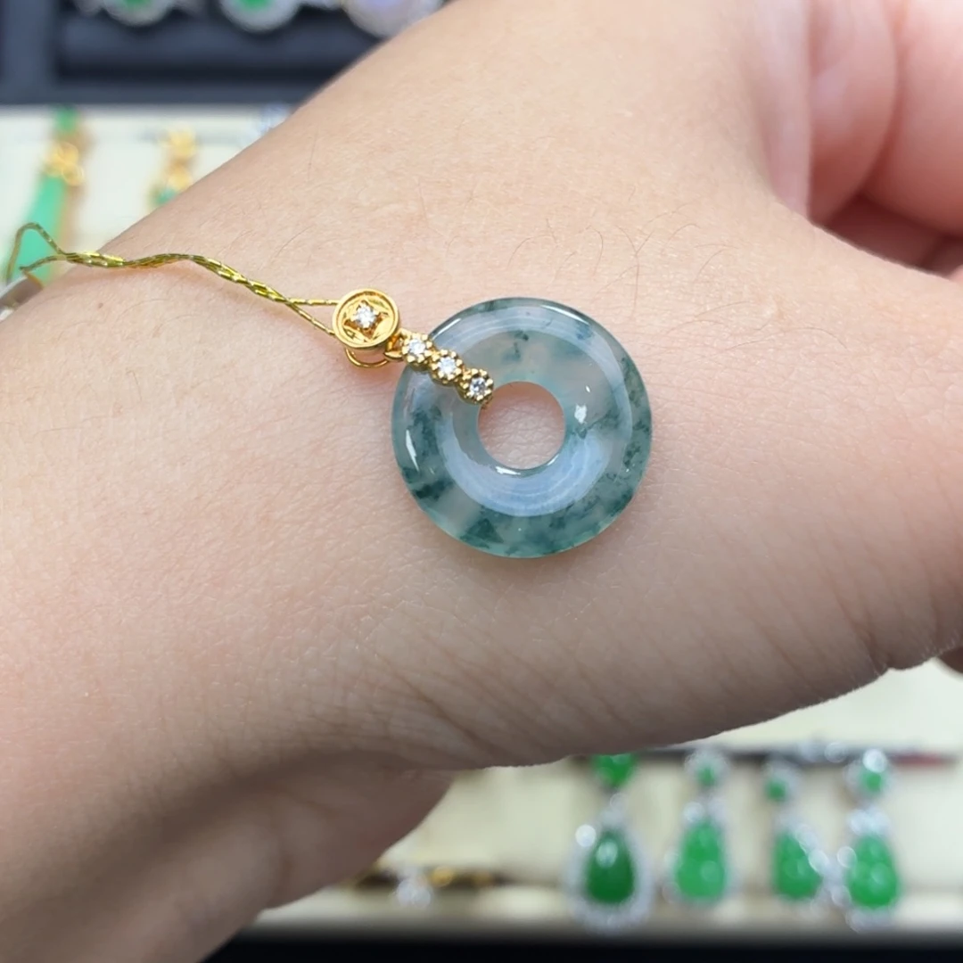 翡翠18K金镶嵌颈饰