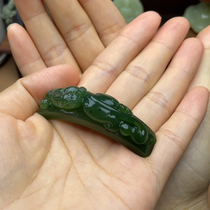 所***法颈饰未镶嵌和田玉