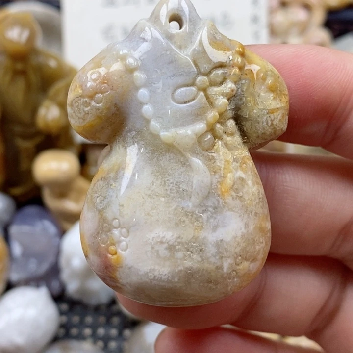 颈饰未镶嵌硅化珊瑚（珊瑚玉）