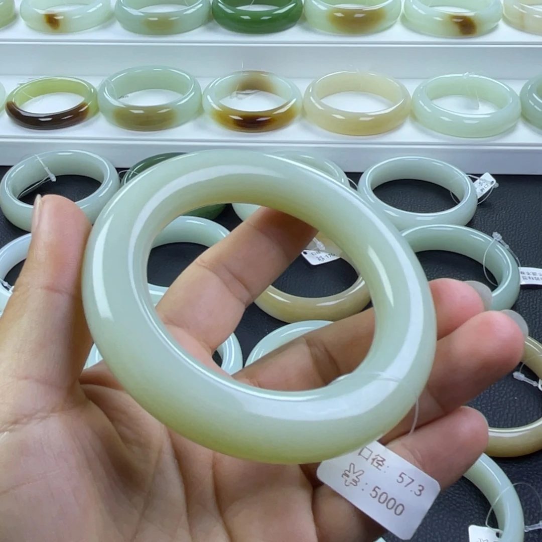 和田玉未镶嵌手镯