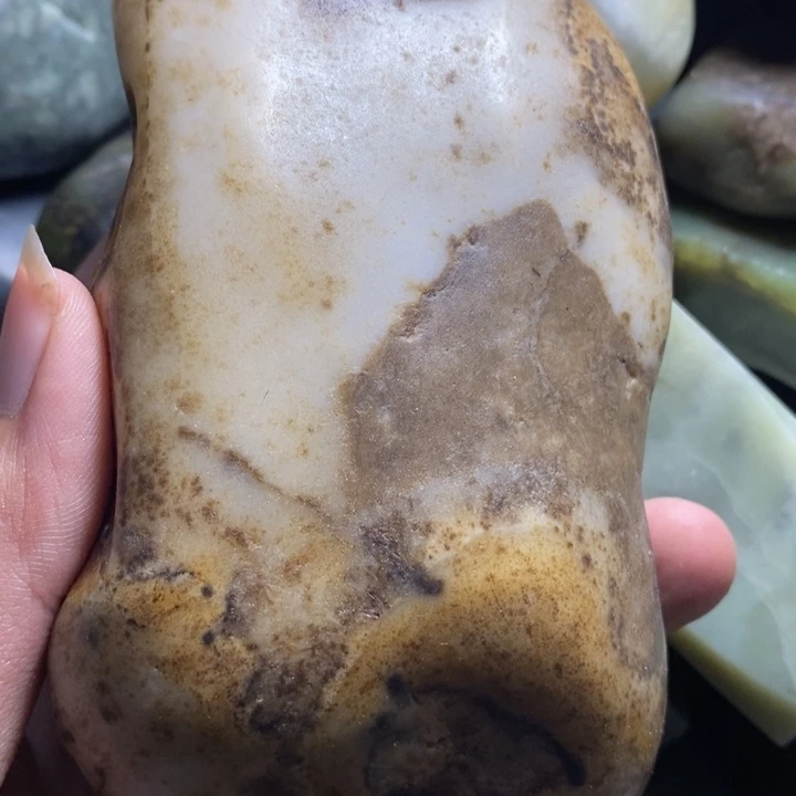 未镶嵌和田玉（糖玉）挂件牛****业