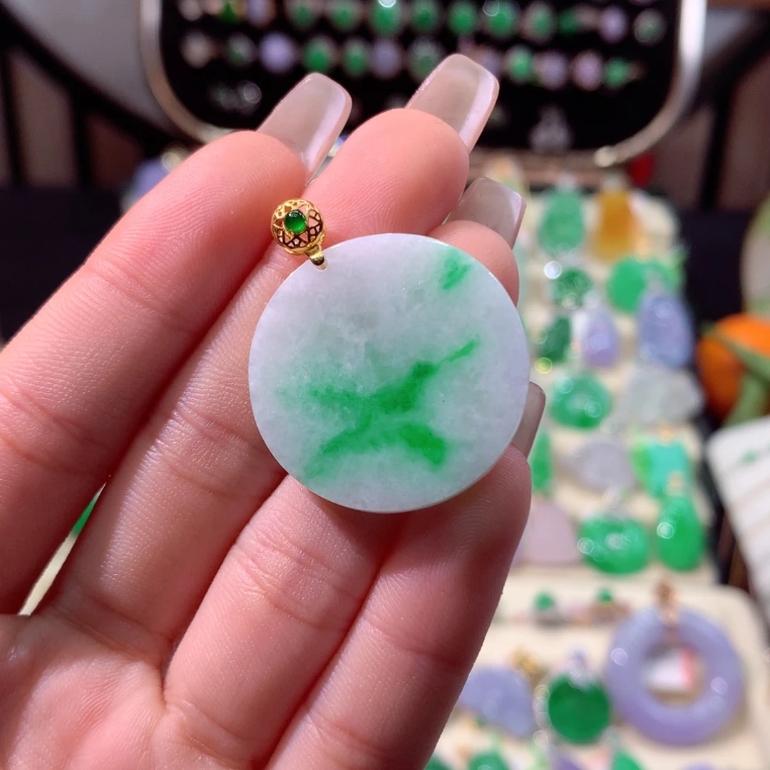 翡翠颈饰18K金镶嵌翡翠