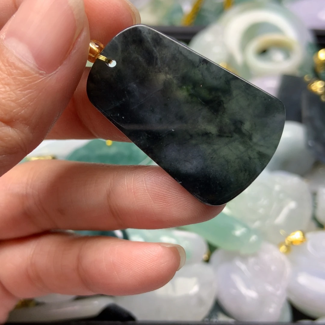 翡翠颈饰未镶嵌天然翡翠