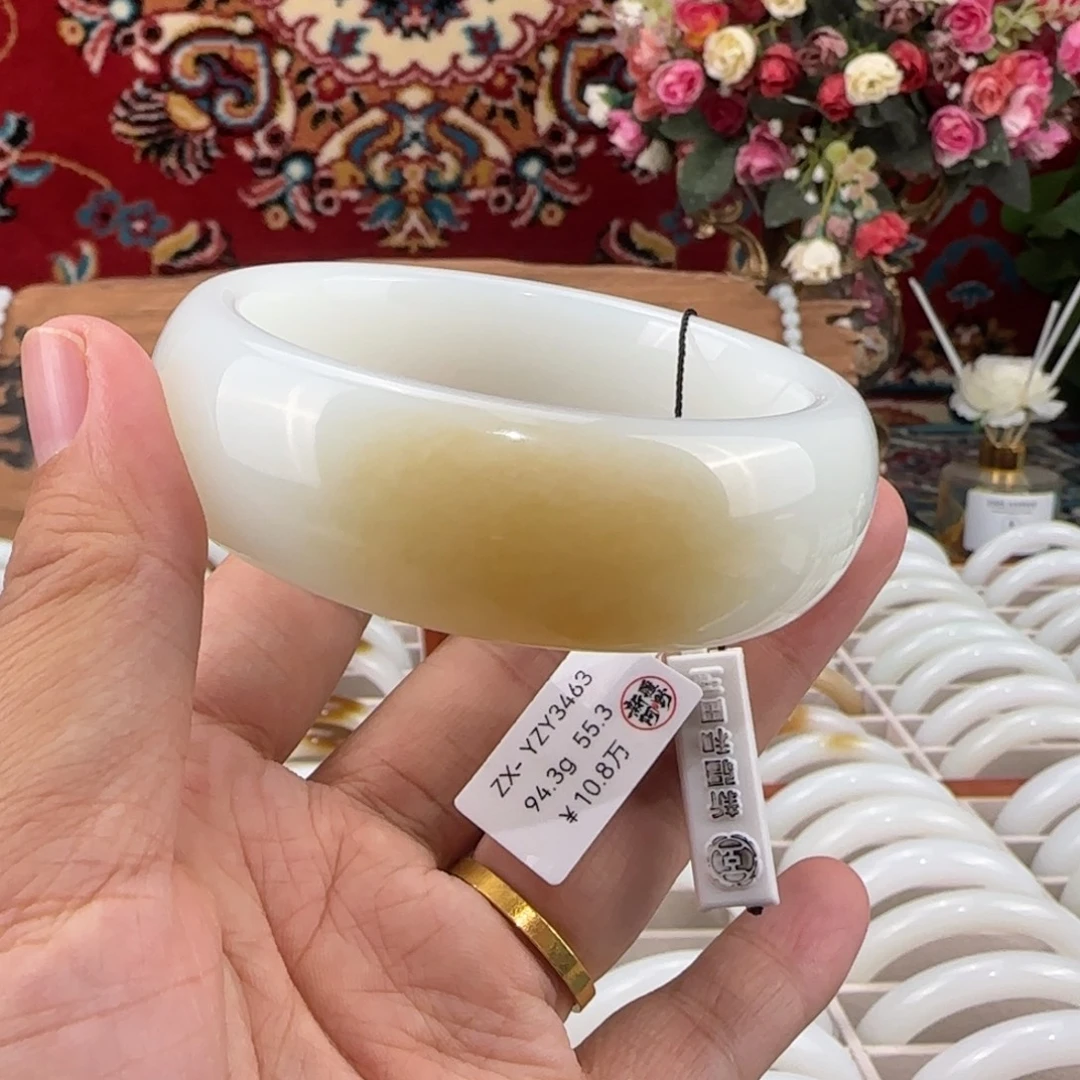 未镶嵌手镯和田玉（糖玉）优雅新疆和田玉手镯