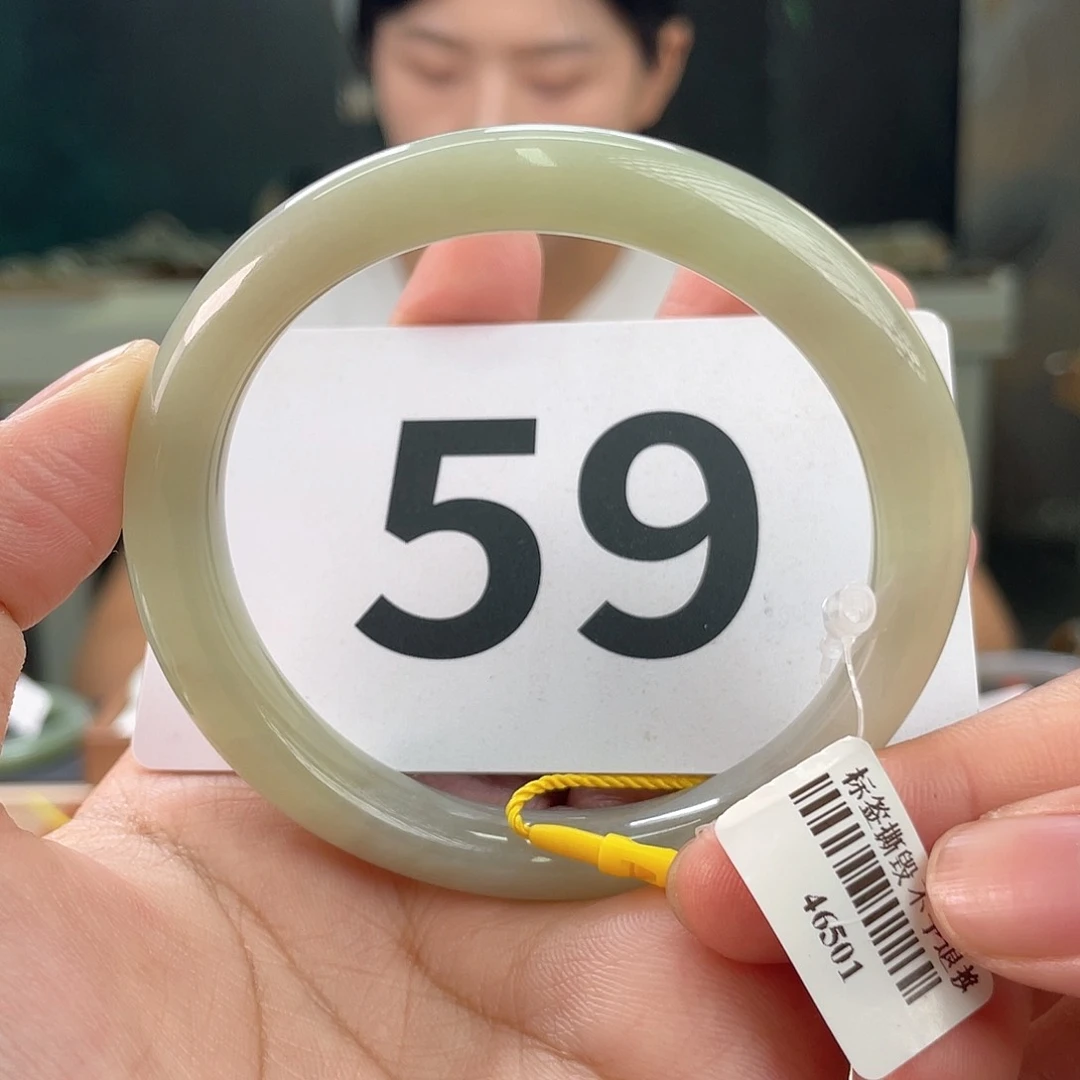 和田玉手镯未镶嵌微瑕