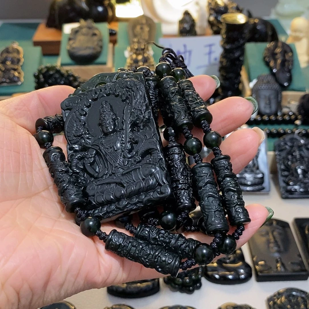 詹***总蛇纹石玉未镶嵌颈饰